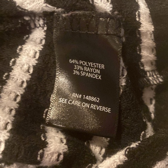 Torrid 2 (18/20) black and white stripe shirt - Picture 4 of 5